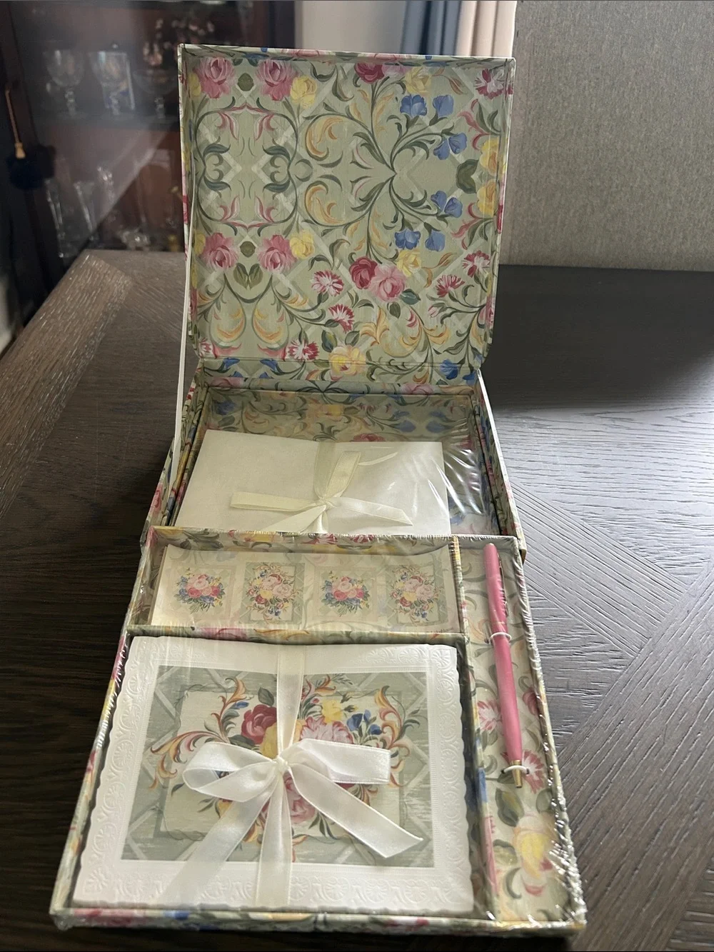 Stationery Gift Set Chest with Pink Pen NWT